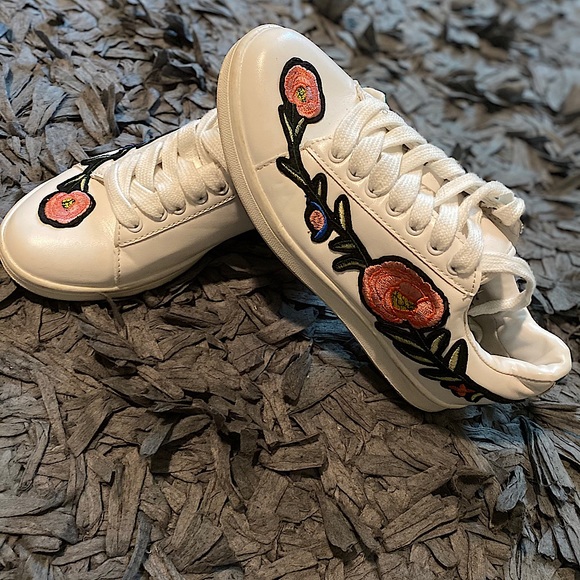 Shoes - Picture 1 of 3